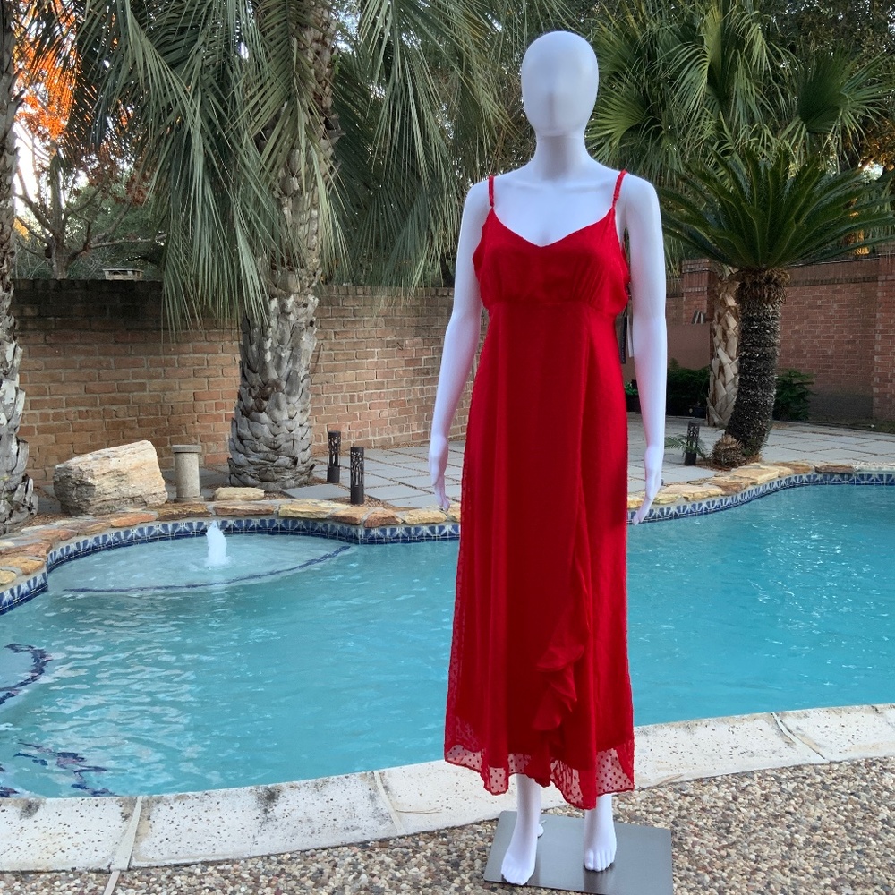 NWT. Black Tape_ POLKA DOT BACKLESS DRESS. RED.